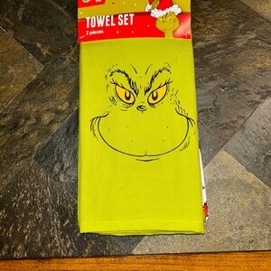 Dr. Seuss The Grinch 2-pc. Kitchen Towel Set. NWT